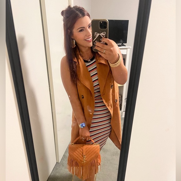 Meet your Posher, Taylor - Picture 1 of 2